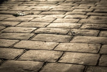 Stamped cement pavement cobblestone pattern